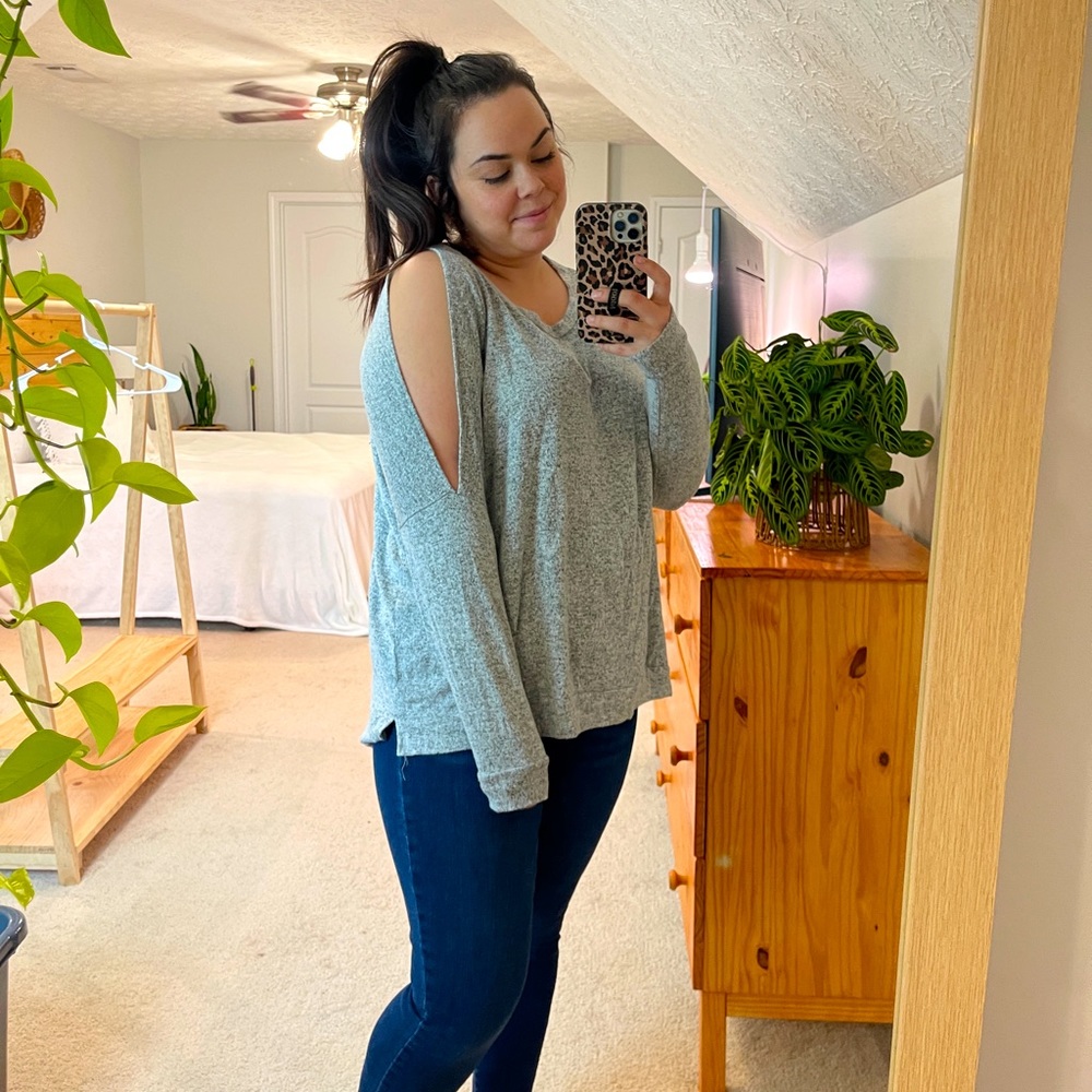 Gray Cutout Shoulder Cozy Knit Long Sleeve Top, size XL